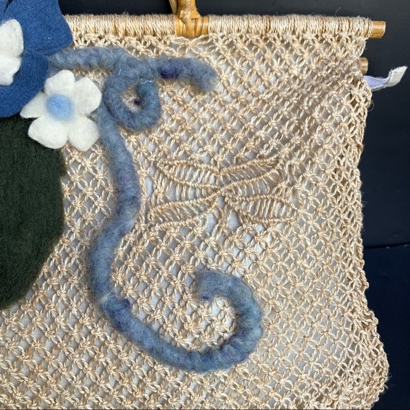 w i c k e r :: Vintage Large Boho Floral Rattan Straw Wool Flower Tote - Picture 11 of 13